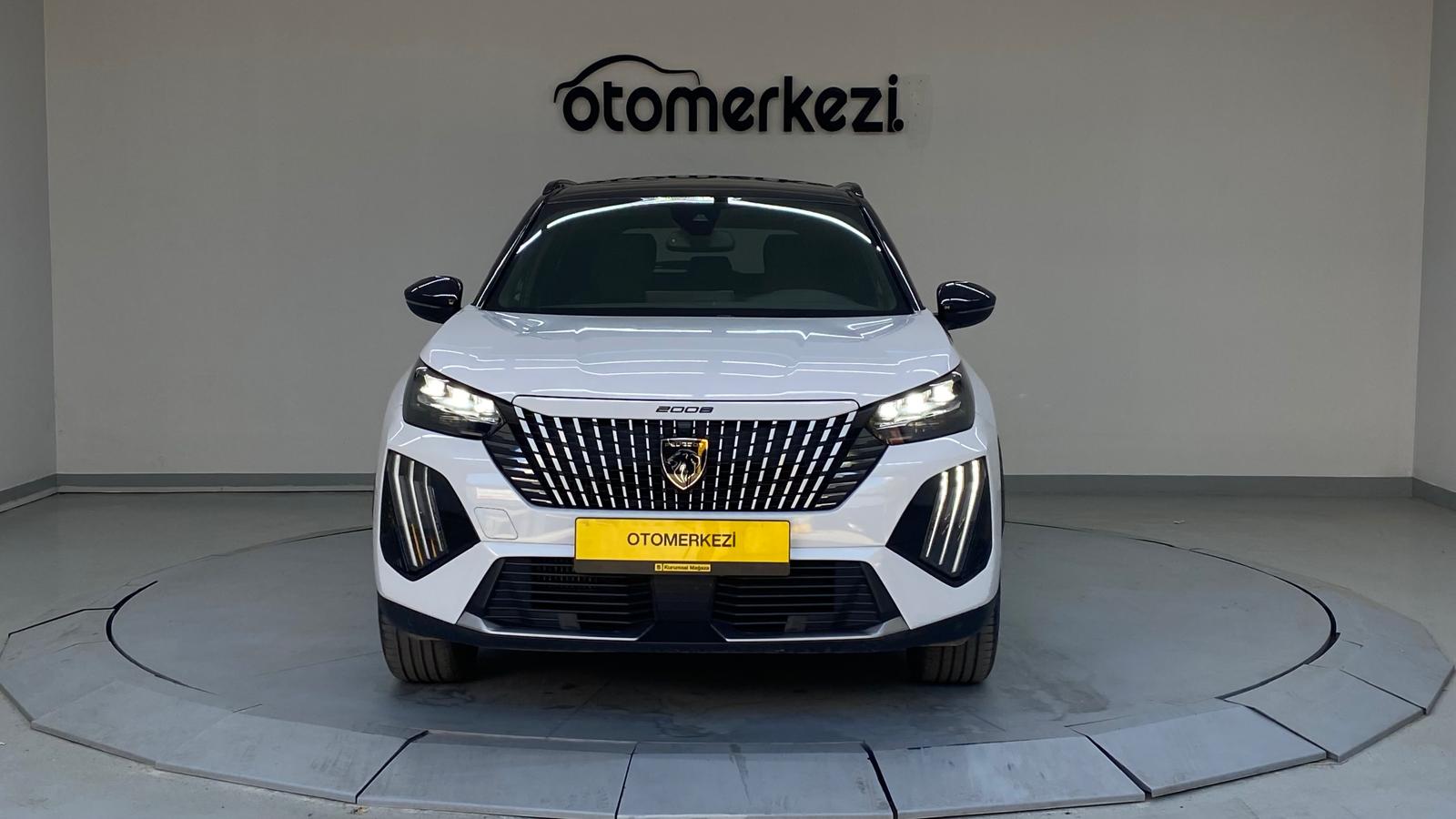 PEUGEOT 2008 5